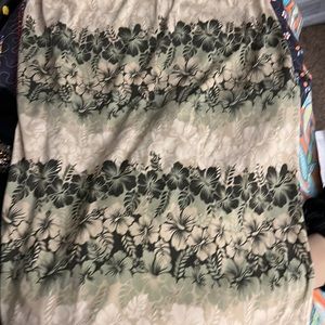 Long multi green color skirt 22/24